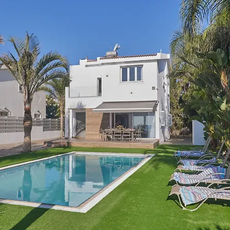 Casa de Férias Moderne- Geraeumige Ferienvilla By Interhome *