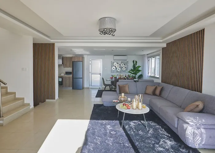 別荘 Moderne- Geraeumige Ferienvilla By Interhome