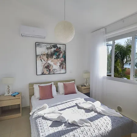 Prázdninový dům Moderne- Geraeumige Ferienvilla By Interhome