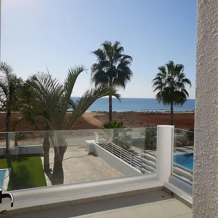 Prázdninový dům Moderne- Geraeumige Ferienvilla By Interhome