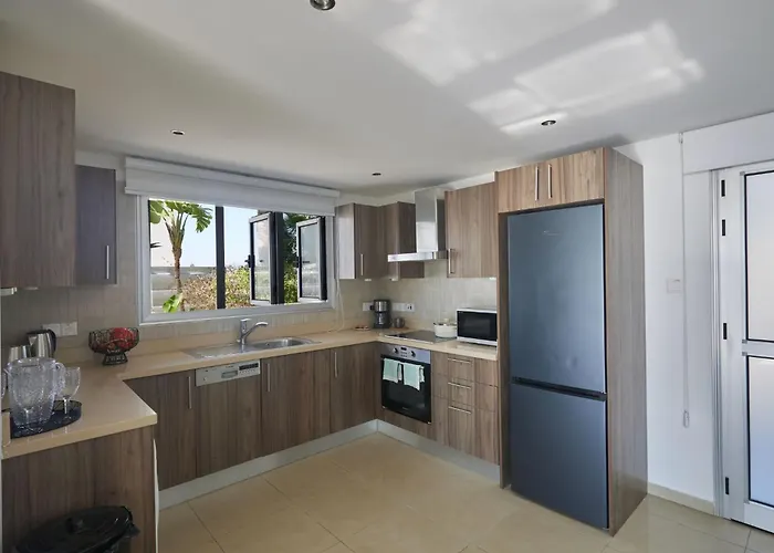 Moderne- Geraeumige Ferienvilla By Interhome